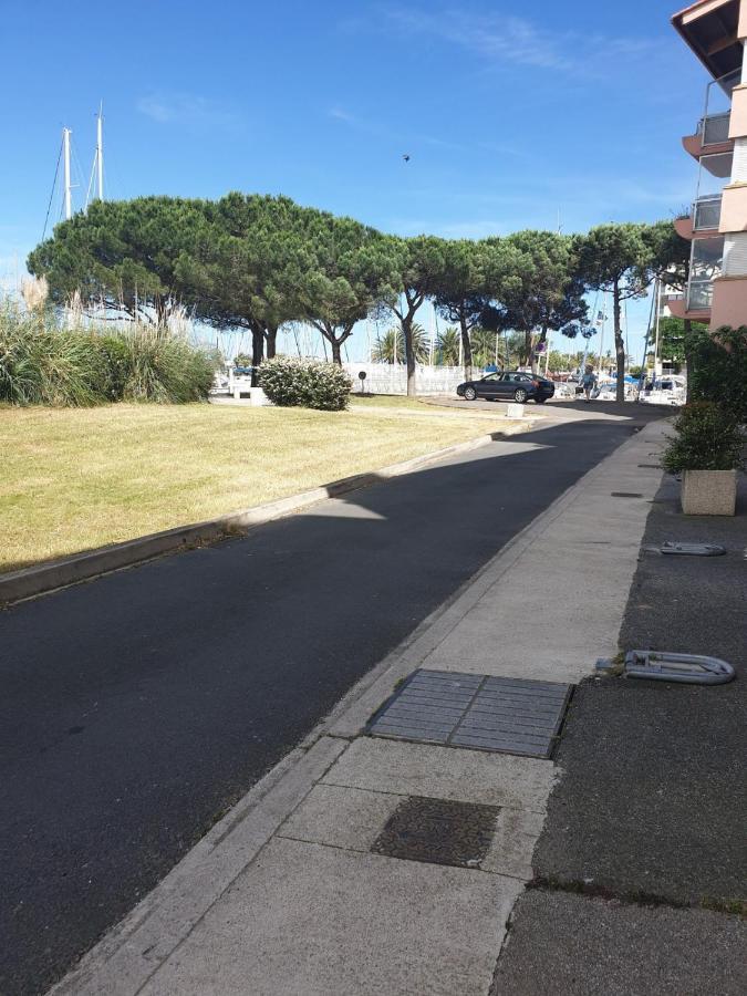 Magnifique T2 Au Calme Avec Une Superbe Vue Sur Le Port Canet-en-Roussillon Exterior photo