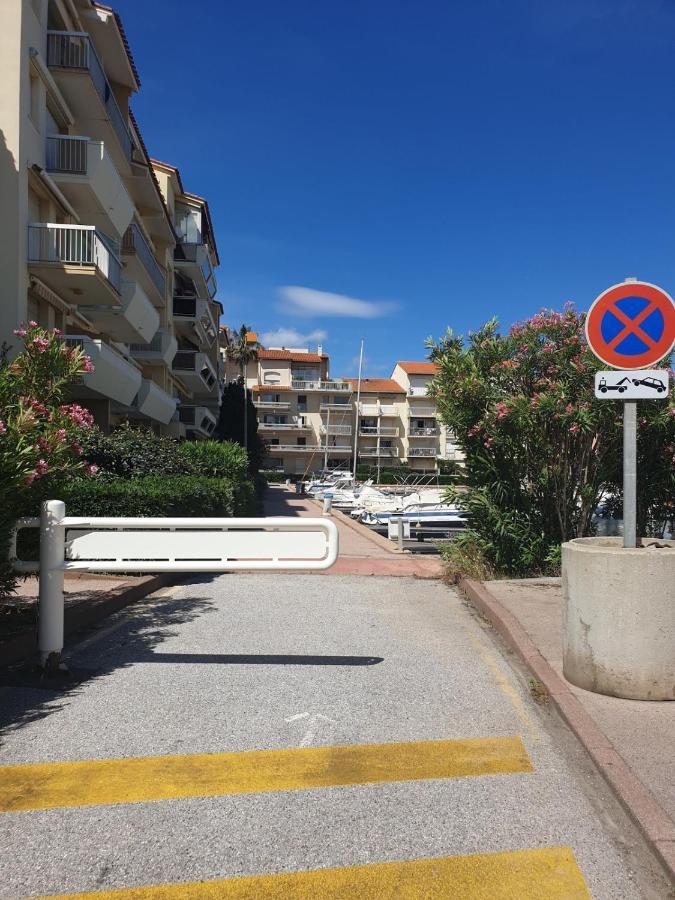 Magnifique T2 Au Calme Avec Une Superbe Vue Sur Le Port Canet-en-Roussillon Exterior photo