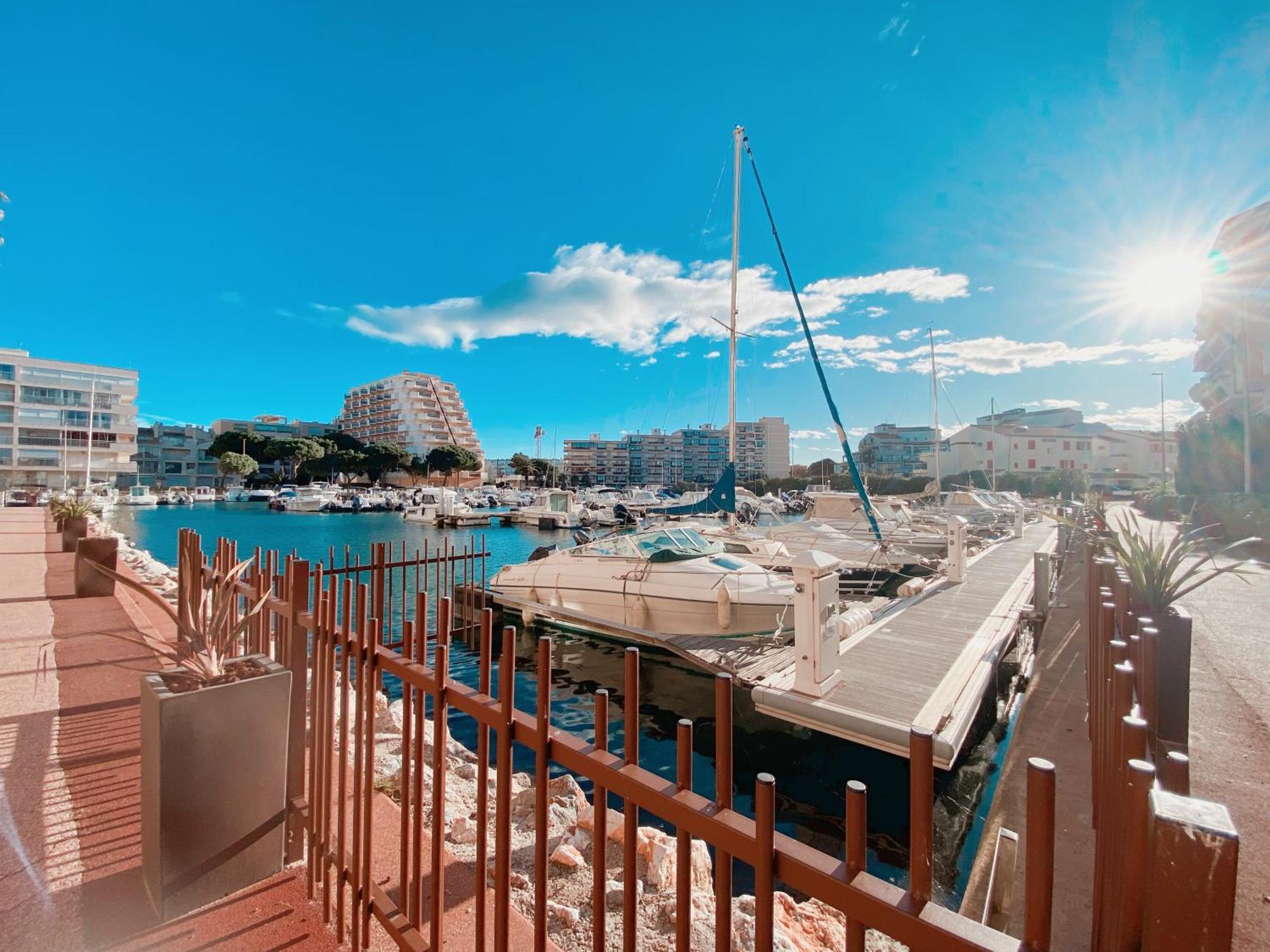 Magnifique T2 Au Calme Avec Une Superbe Vue Sur Le Port Canet-en-Roussillon Exterior photo