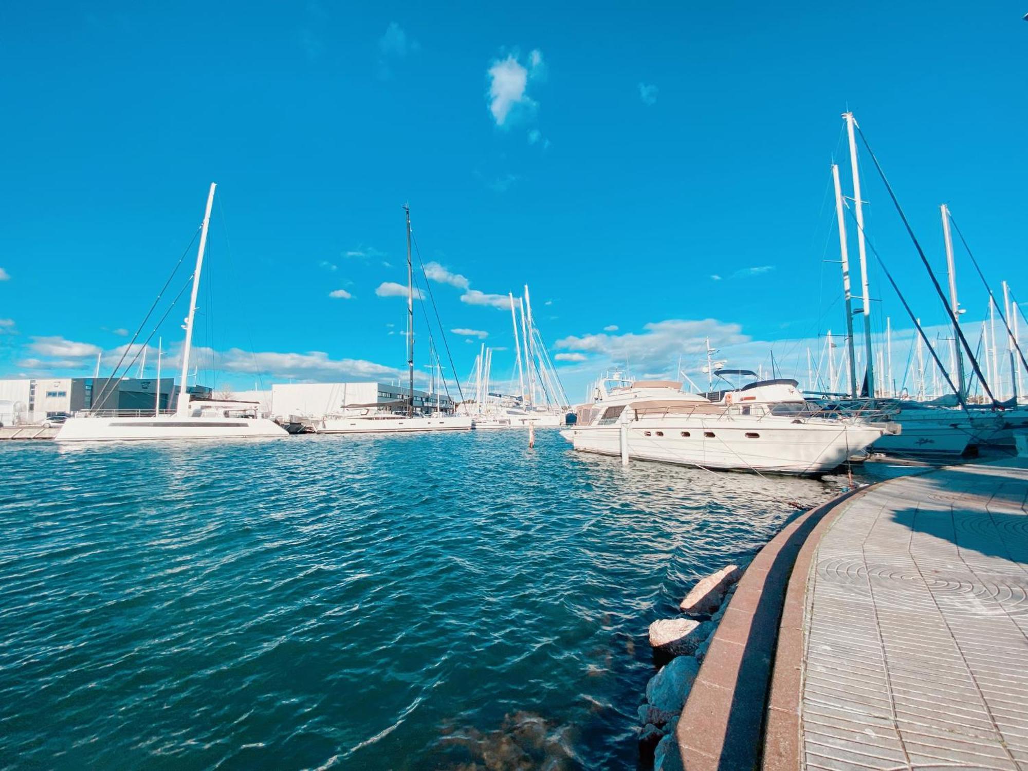 Magnifique T2 Au Calme Avec Une Superbe Vue Sur Le Port Canet-en-Roussillon Exterior photo