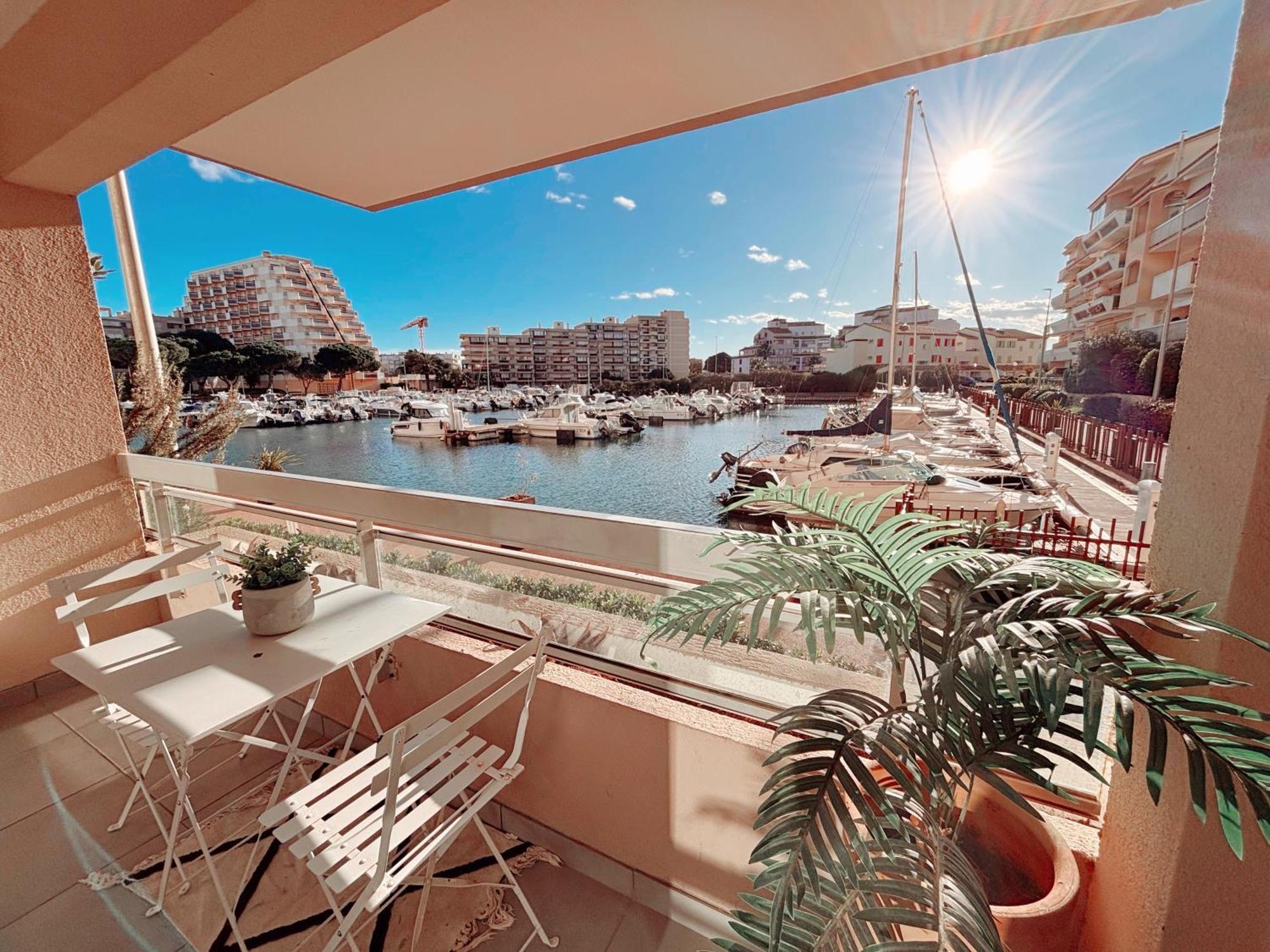 Magnifique T2 Au Calme Avec Une Superbe Vue Sur Le Port Canet-en-Roussillon Exterior photo