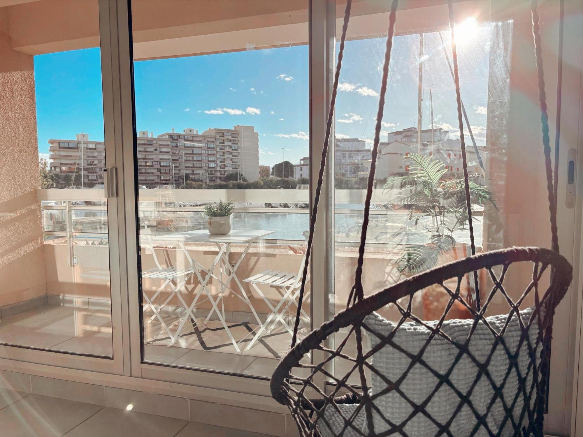 Magnifique T2 Au Calme Avec Une Superbe Vue Sur Le Port Canet-en-Roussillon Exterior photo