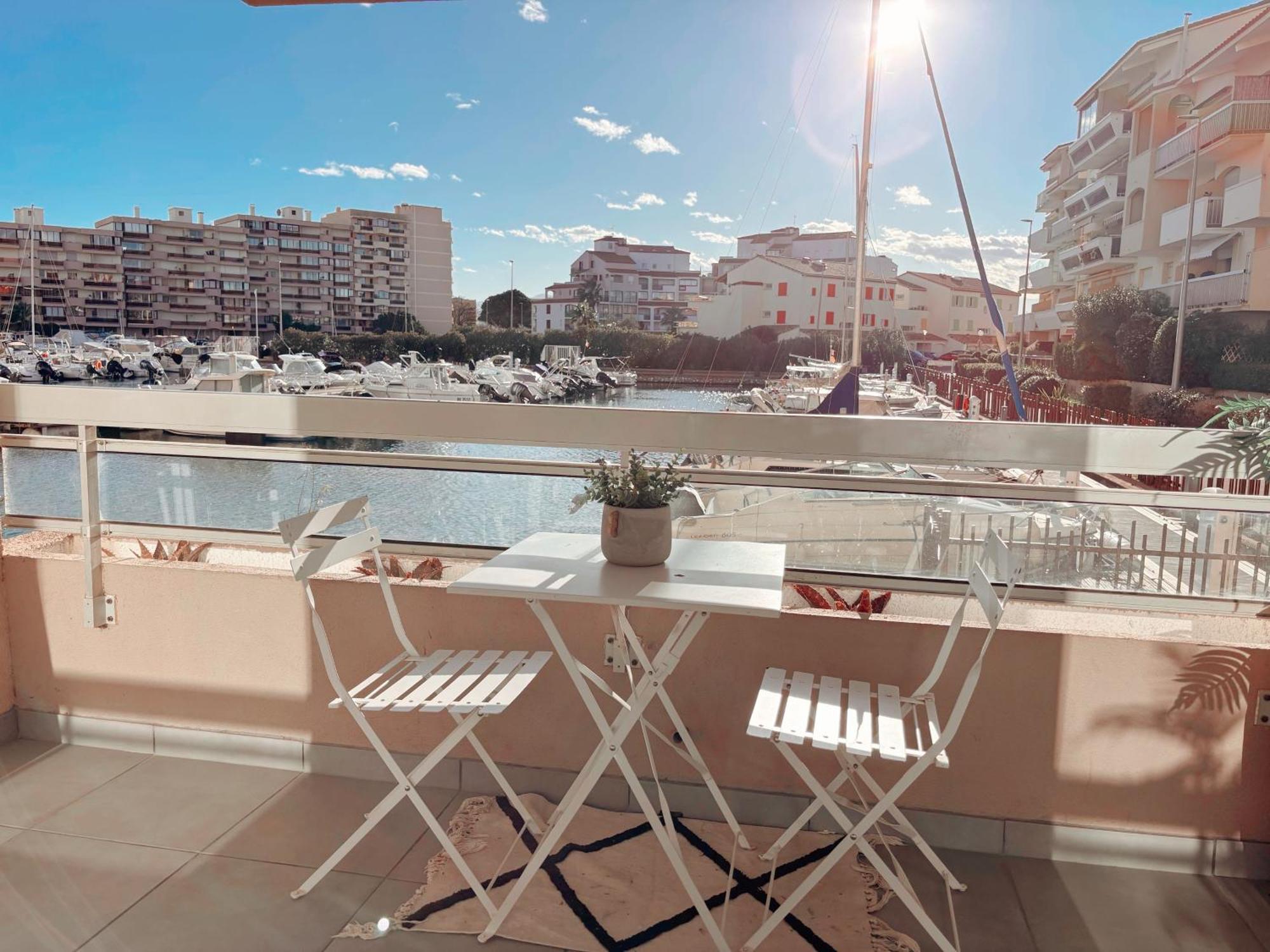 Magnifique T2 Au Calme Avec Une Superbe Vue Sur Le Port Canet-en-Roussillon Exterior photo